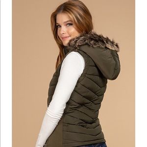 Junior vest with removable hood